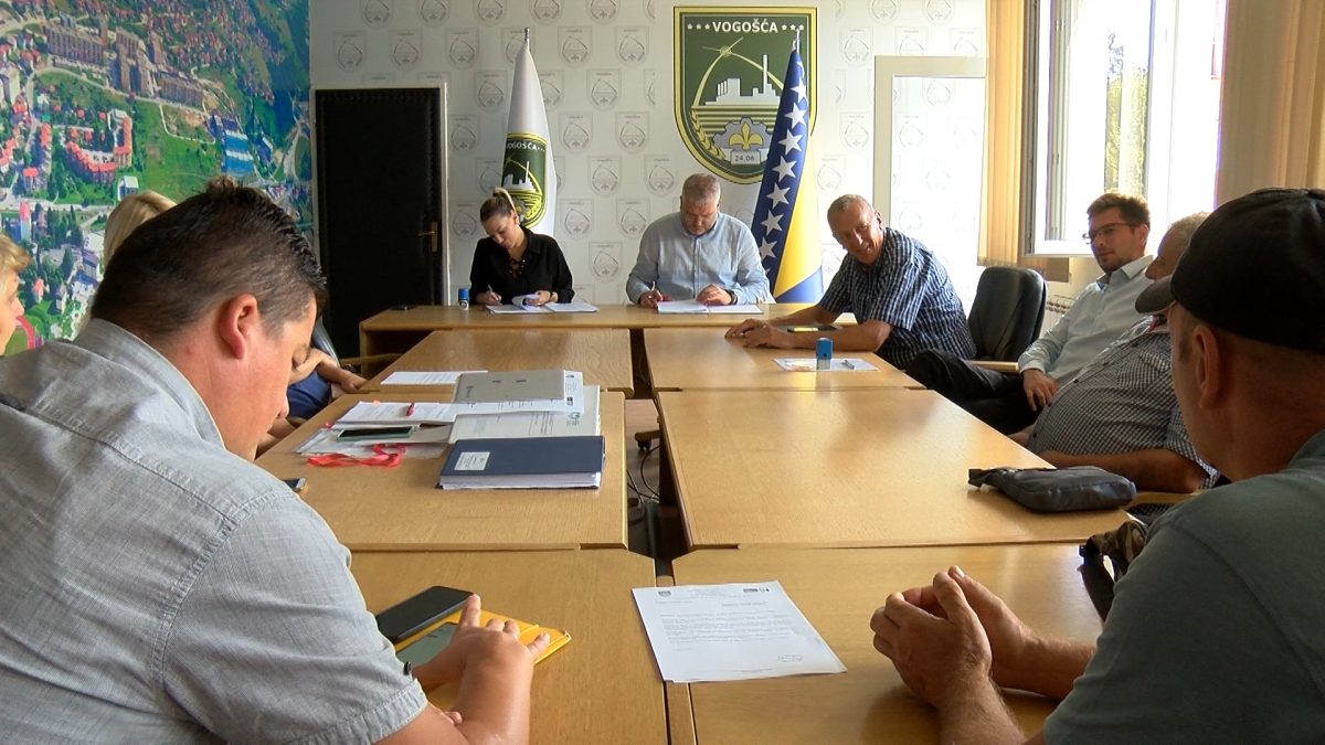 POTPISANI UGOVORI O NASTAVKU RADOVA NA VODOSNABDIJEVANJU