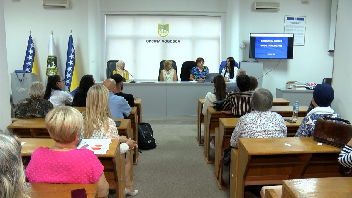 UDRUŽENJE “SAHAN”: ODRŽANO PREDAVANJE O TEMI “BOŠNJAČKA SEOSKA I GRADSKA NOŠNJA U BOSNI I HERCEOVINI”