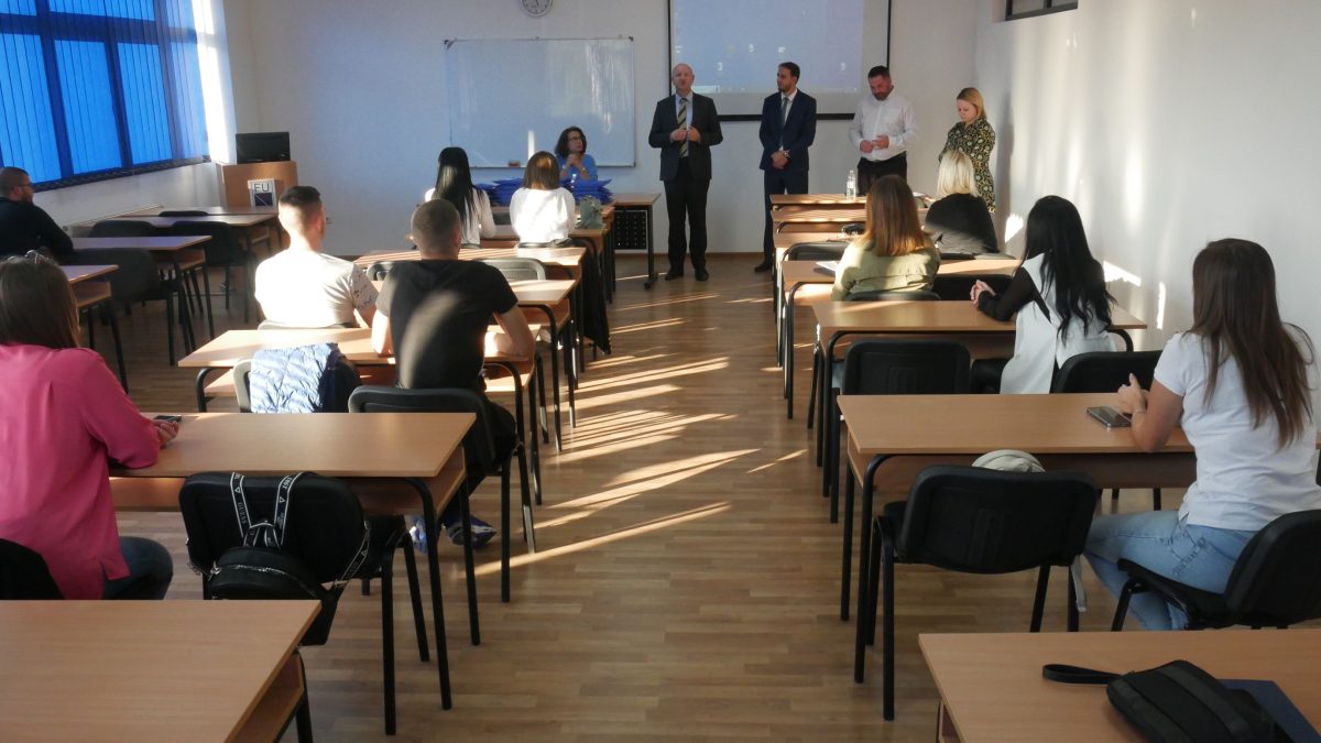 ODRŽAN “BRUCOŠKI SAT” NA FAKULTETU ZA UPRAVU UNIVERZITETA U SARAJEVU