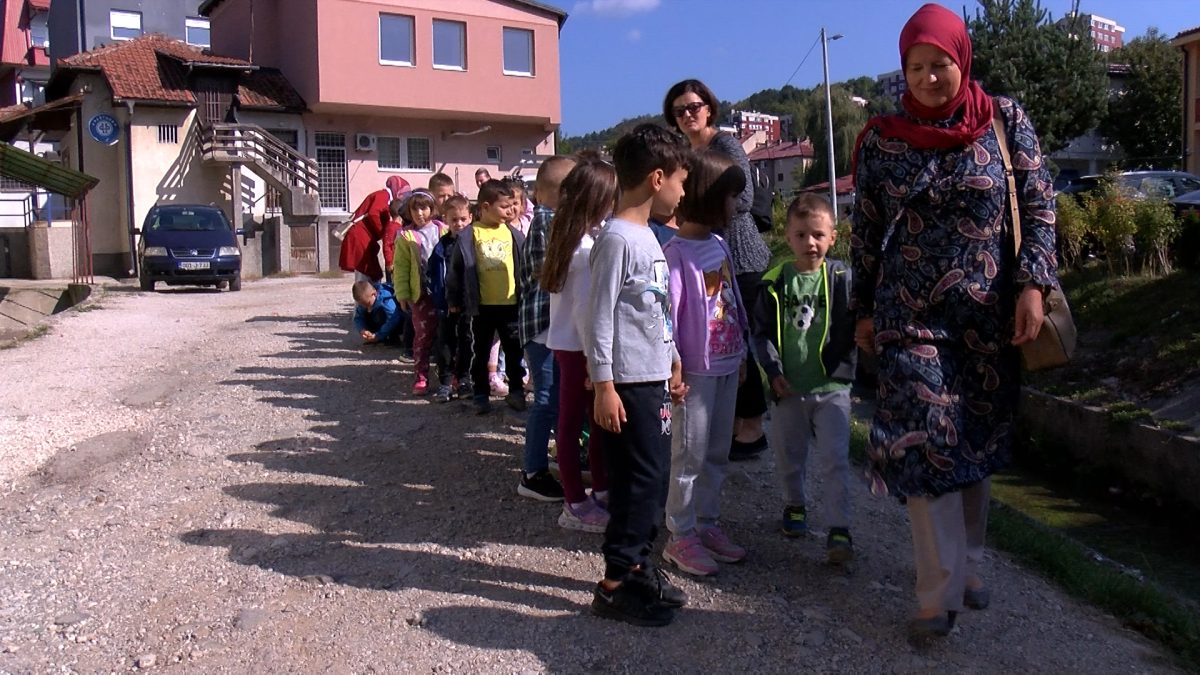 MALIŠANI VRTIĆA „TREŠNJICA“  DONIRALI ODJEĆU I IGRAČKE OMLADINSKOM UDRUŽENJU „TEMPO“