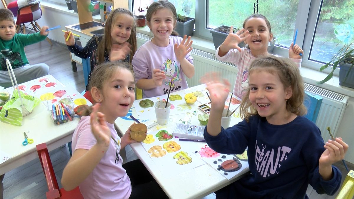 MALIŠANI OBILJEŽILI SVJETSKI DAN JABUKE U EDUKATIVNO – KREATIVNOM CENTRU „TETA PRIČALICA“