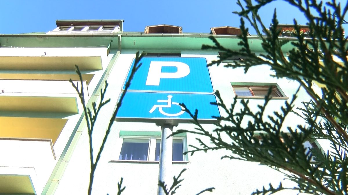 U VOGOŠĆI POJAČANE KONTROLE PARKIRANJA NA MJESTIMA OZNAČENIM ZA OSOBE S INVALIDITETOM