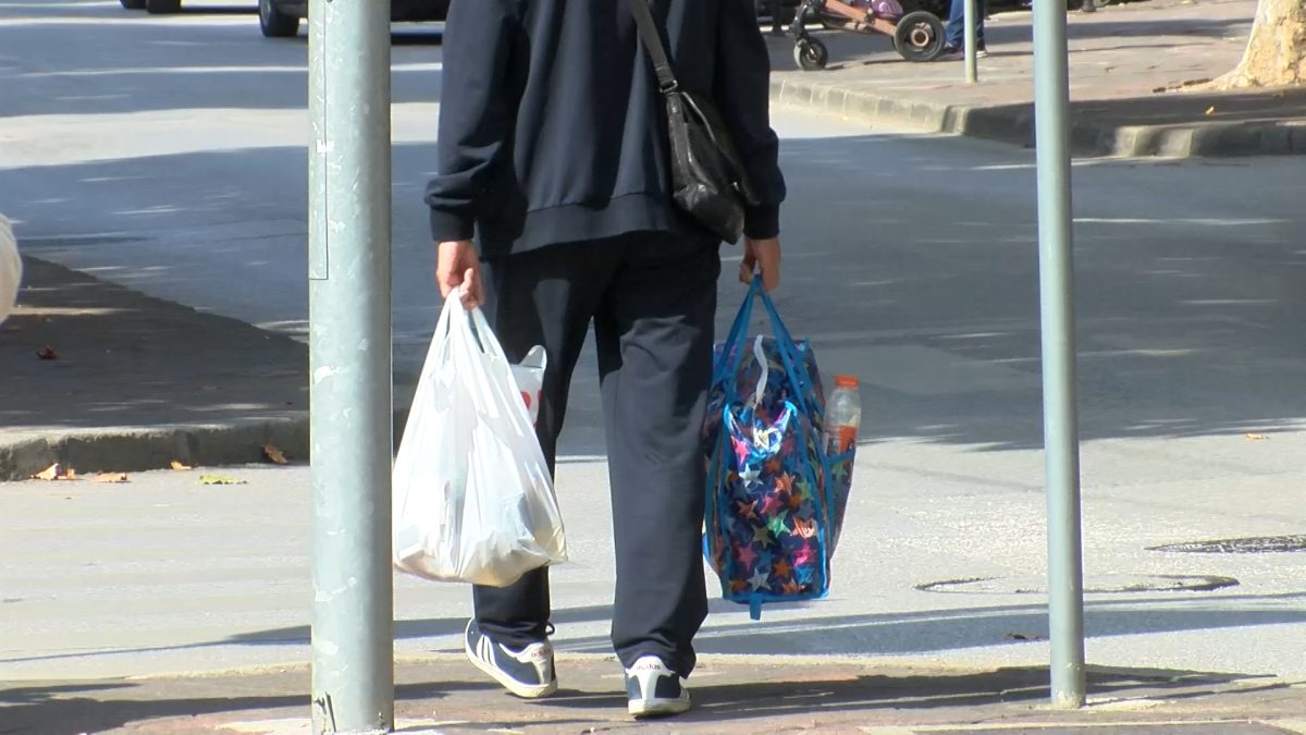 ZBOG STALNIH POSKUPLJENJA GRAĐANI SVE VIŠE PRATE AKCIJSKE CIJENE OSNOVNIH ŽIVOTNIM NAMIRNICA