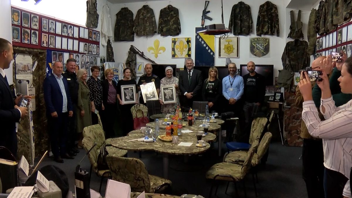 UDRUŽENJE „HABER“ DODIJELILO PLAKETE SPOMEN SOBE U VOGOŠĆI