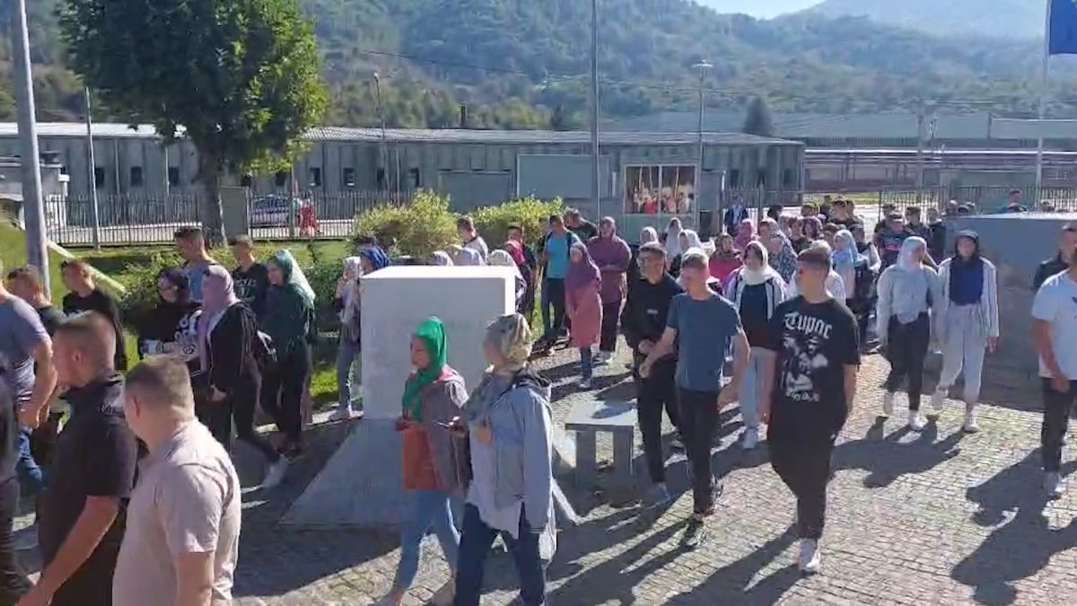 UČENICI DRUGIH RAZREDA SŠC VOGOŠĆA POSJETILI  MEMORIJALNI CENTAR SREBERENICA – POTOČARI