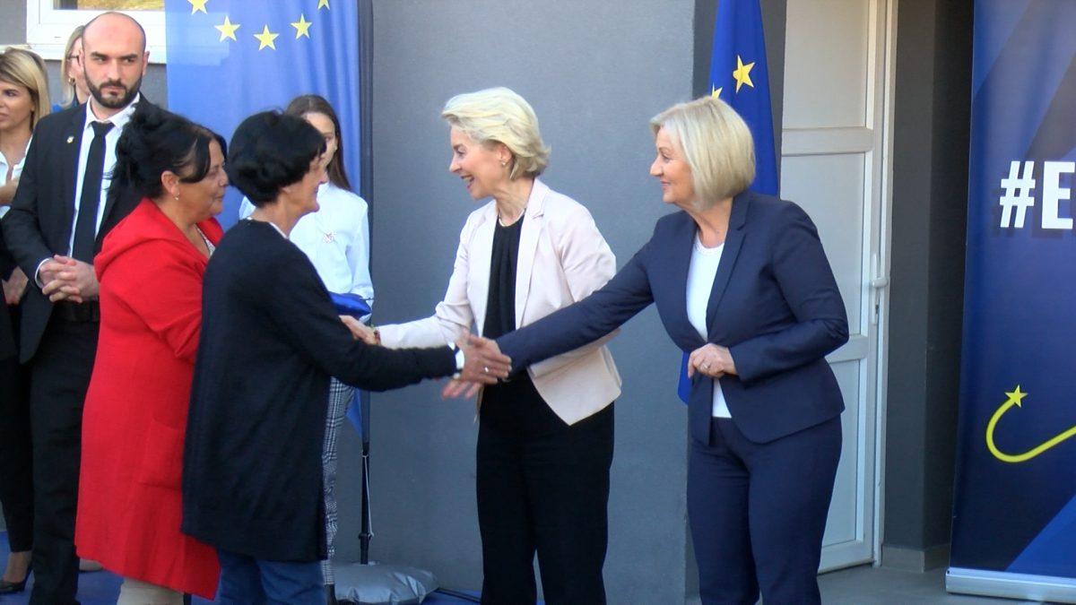URUČENI KLJUČEVI NOVIH STANOVA RASELJENIM PORODICAMA