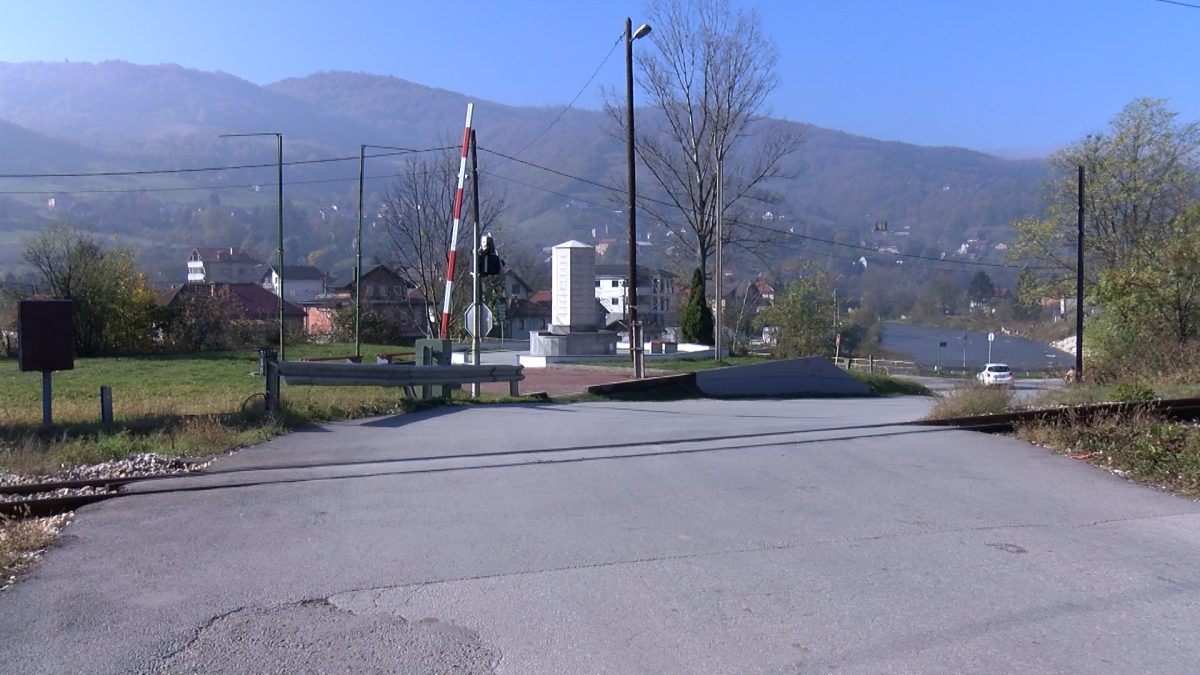 OBNOVLJENO SPOMEN OBILJEŽJE ŠEHIDIMA I POGINULIM BORCIMA U SEMIZOVCU