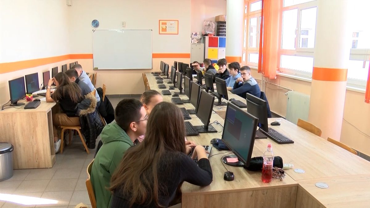 NA POSLJEDNJOJ ODRŽANOJ SJEDNICI OPĆINSKOG VIJEĆA VOGOŠĆA VIJEĆNICI K ZNANJU PRIMILI INFORMACIJU O USPJEHU UČENIKA