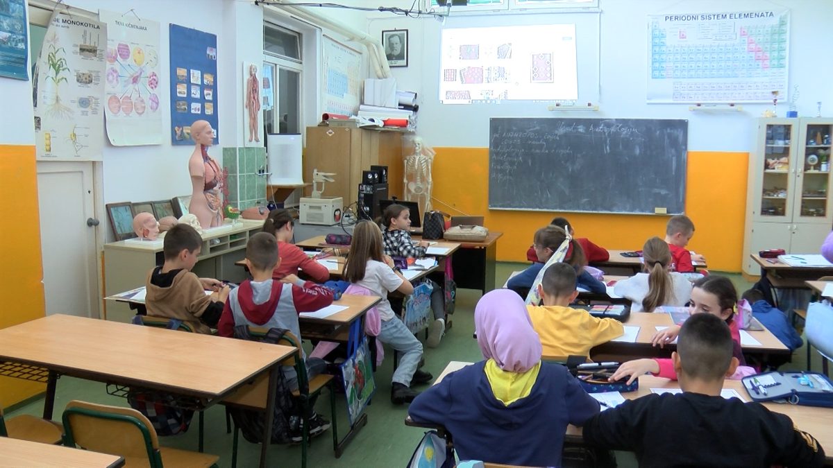 OŠ „PORODICE EF. RAMIĆ“ DOBILA 15 PREČIŠĆIVAČA ZRAKA U OKVIRU PROJEKTA „ŠKOLE KAO ZELENE ZONE“