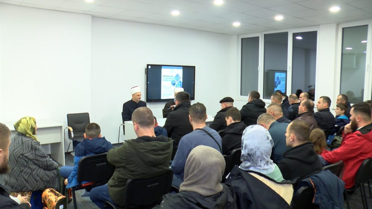 U CENTRALNOJ VOGOŠĆANSKOJ DŽAMIJI ODRŽANO PREDAVANJE, PREDAVAČ dr. ABDULGAFAR ef. VELIĆ