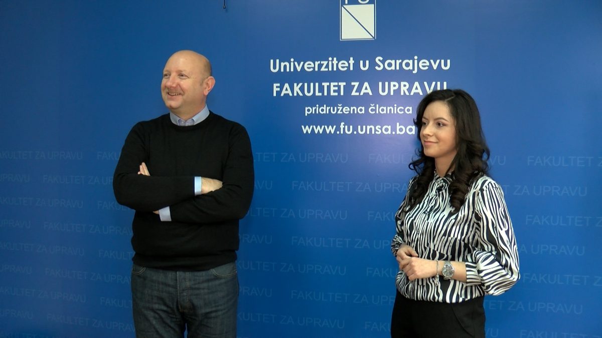 NEJRA DURMIĆ DOBITNICA PRIZNANJA I NAGRADE ZA NAJBOLJEG STUDENTA PRVOG CIKLUSA STUDIJA NA FAKULTETU ZA UPRAVU