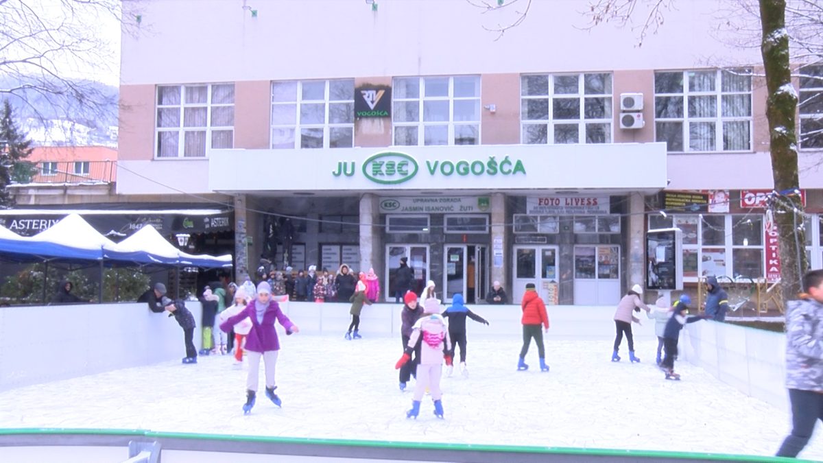 VOGOŠĆANSKI MALIŠANI SVAKODNEVNO UŽIVAJU U KLIZANJU