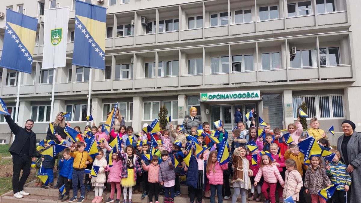 MALIŠANI IZ VRTIĆA LJILJANI SVEČANIM DEFILEOM OBILJEŽILI DAN NEZAVISNOSTI BIH