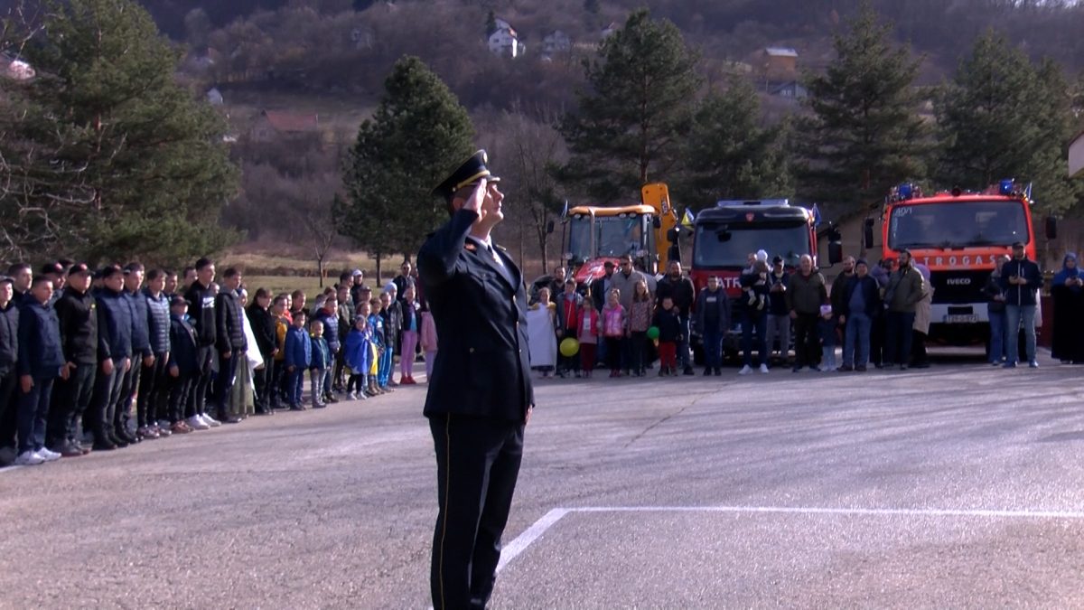 U ČAST DOMOVINI VOGOŠĆANSKI VATROGASCI IZVRŠILI POSTROJAVANJE
