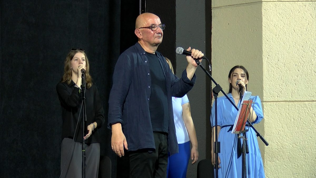 AMIR MISIRLIĆ ODRŽAO KONCERTNU PROMOCIJU POD NAZIVOM “PJESME KOJE SU ME OBLIKOVALE”