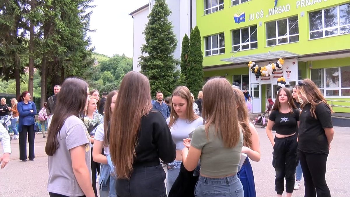 MATURANTI OŠ “MIRSAD PRNJAVORAC” PROSLAVLI MATURSKO VEČE