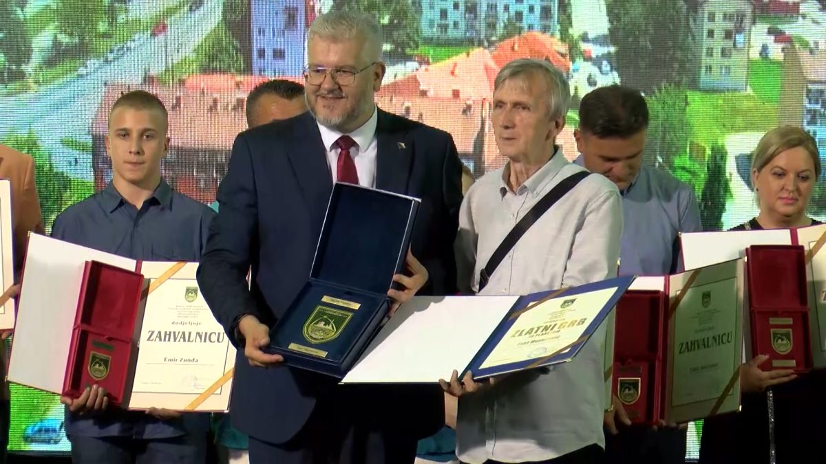 ESET MURAČEVIĆ DOBITNIK PRIZNANJA “ZLATNI GRB SA PLAKETOM” OPĆINE VOGOŠĆA