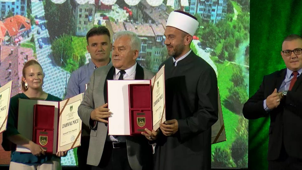 SALIH EF. ĆATO, DOBITNIK ZAHVALNICE OPĆINE VOGOŠĆA