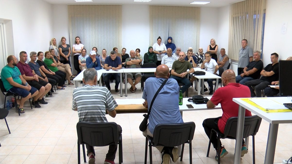 STANOVNICI TIHOVIĆA I BLAGOVCA OGORČENI ZBOG NEREDOVNOG ODVIJANJA GRADSKOG PREVOZA