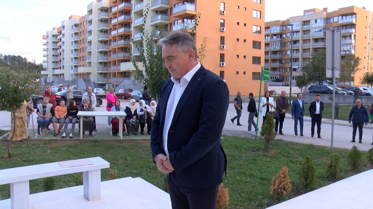ČLAN PREDSJEDNIŠTVA BIH ŽELJKO KOMŠIĆ ODAO POČAST POGINULIM MALOLJETNIM BORCIMA ARMIJE RBIH