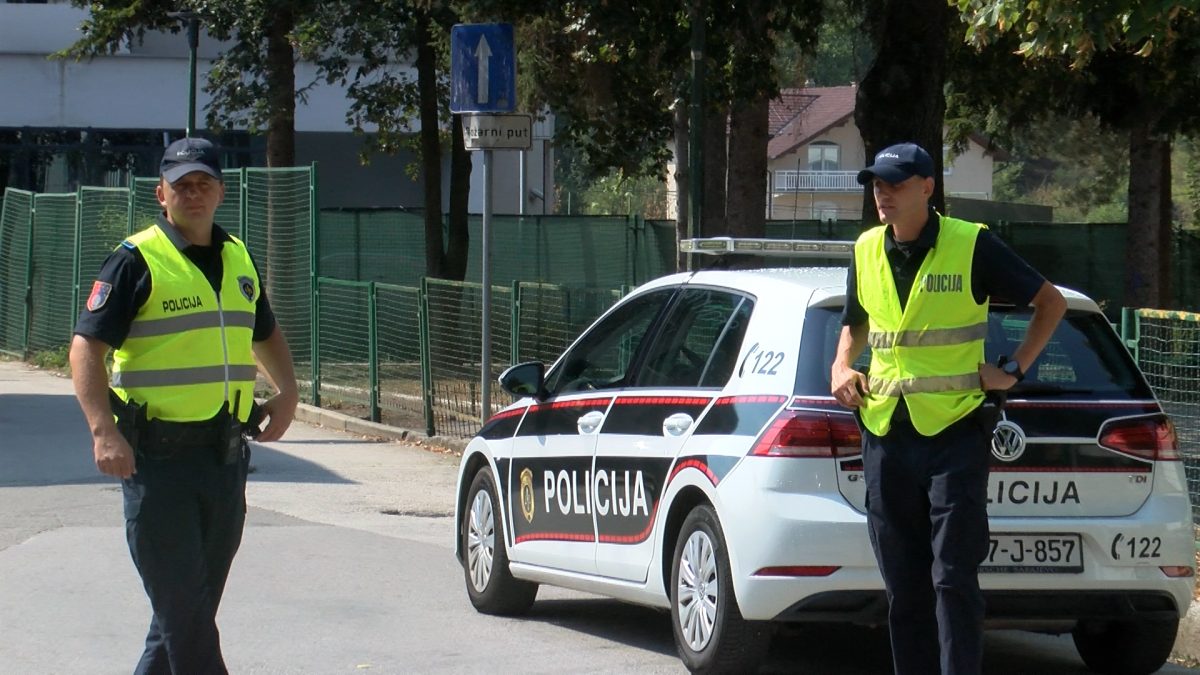 NOVA ŠKOLSKA GODINA U VOGOŠĆI POČELA UZ VEĆE PRISUSTVO POLICIJE