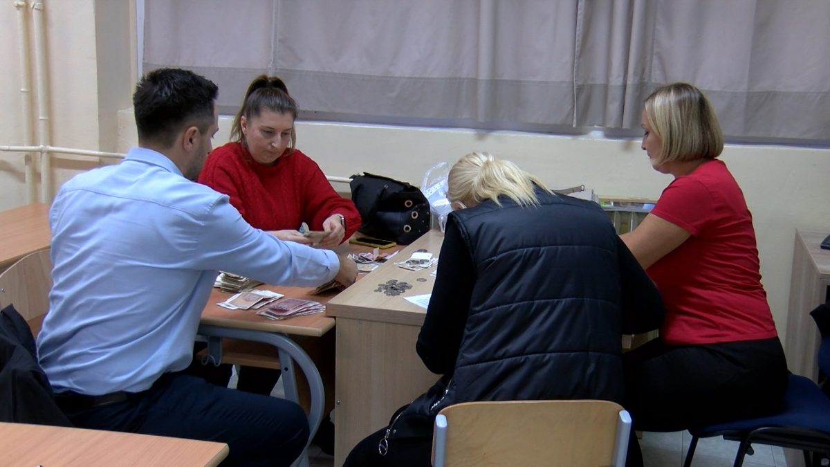 UČENICI, NASTAVNICI I RODITELJI OŠ „MIRSAD PRNJAVORAC“ ORGANIZOVALI AKCIJU ZA POMOĆ STRADALIMA U KLIZIŠTIMA I POPLAVAMA