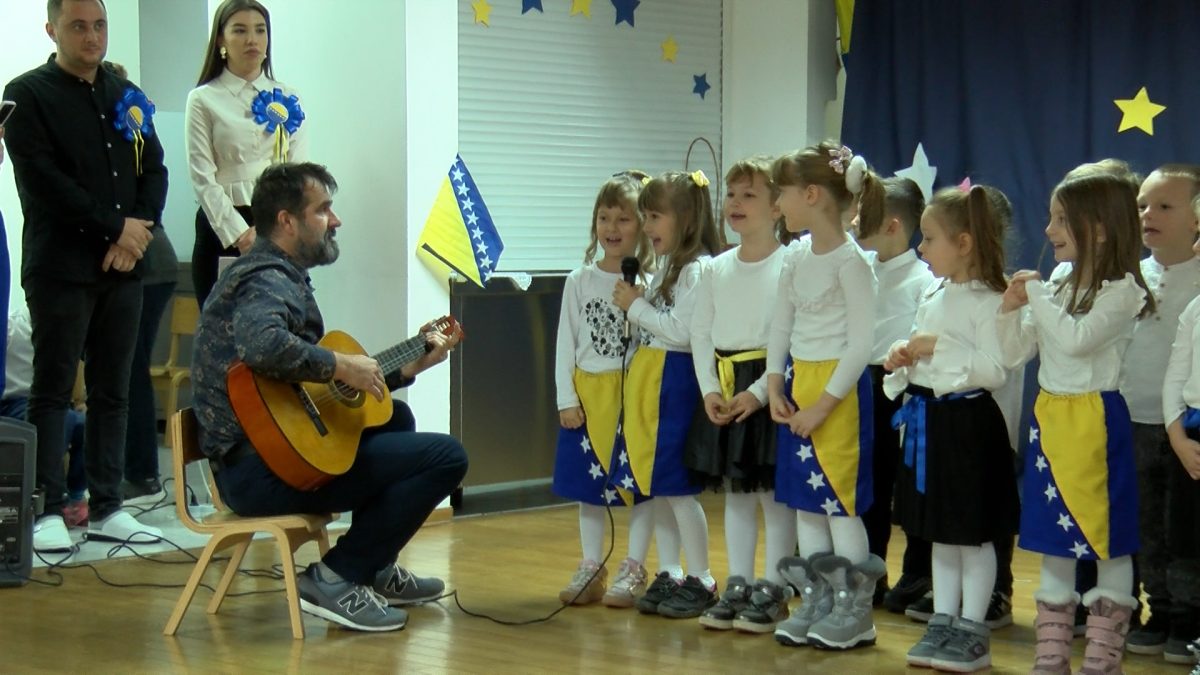 MALIŠANI VRTIĆA “LJILJANI”, „TREŠNJICA“ I „ILIJAŠ“ OBILJEŽILI 25. NOVEMBAR – DAN DRŽAVNOSTI BOSNE I HERCEGOVINE