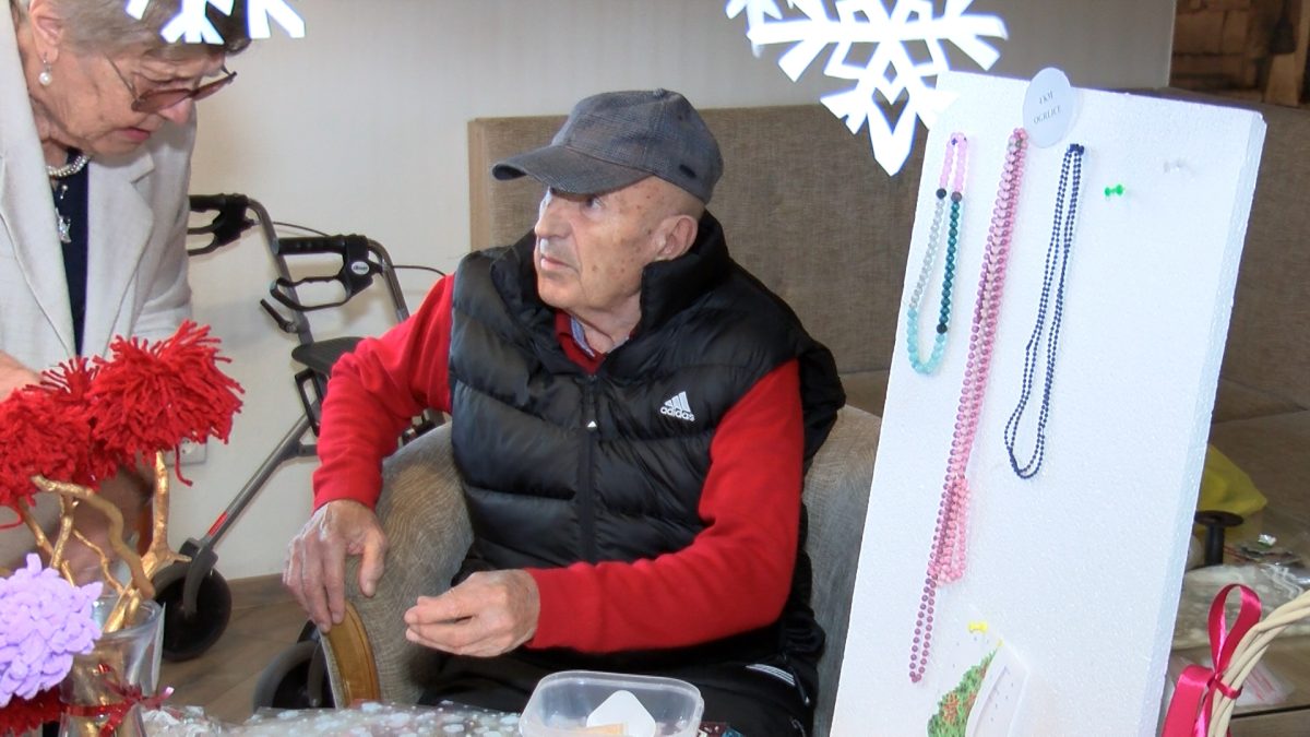 BAZAR RUKOTVORINA: OSOBE TREĆE ŽIVOTNE DOBI SU PREPUNE MUDROSTI I KREATIVNOSTI