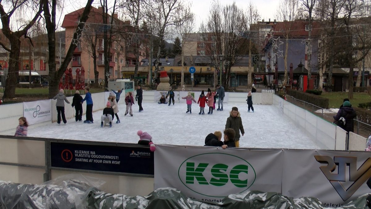 RADOST NA LEDU: MALIŠANI SVAKI DAN UŽIVAJU U KLIZANJU