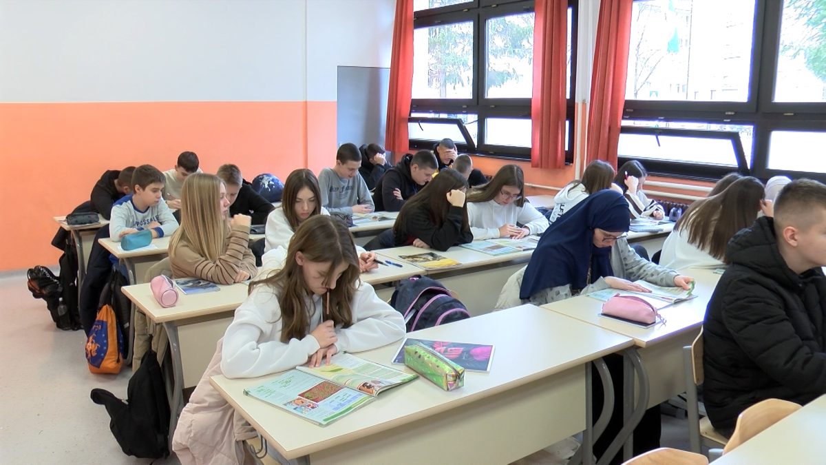 UČENICI SPREMNI I VESELI DOČEKALI DRUGO POLUGODIŠTE