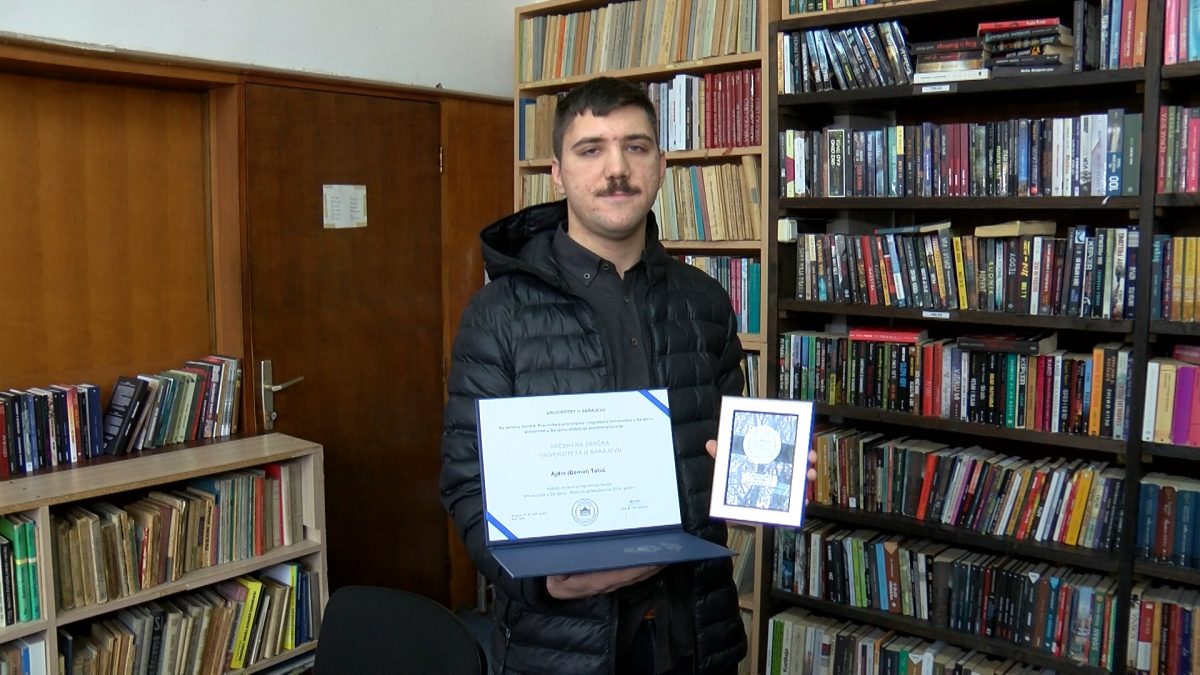 VOGOŠĆANIN AJDIN TABIĆ DOBITNIK  SREBRENE  ZNAČKE UNIVERZITETA U SARAJEVU