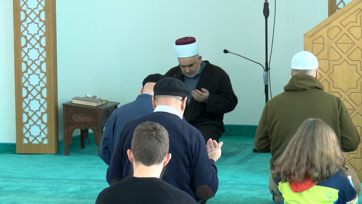 MUSLIMANI VEČERAS OBILJEŽAVAJU LEJLETU-L-BERAT- NOĆ SUDBINE I OPROSTA