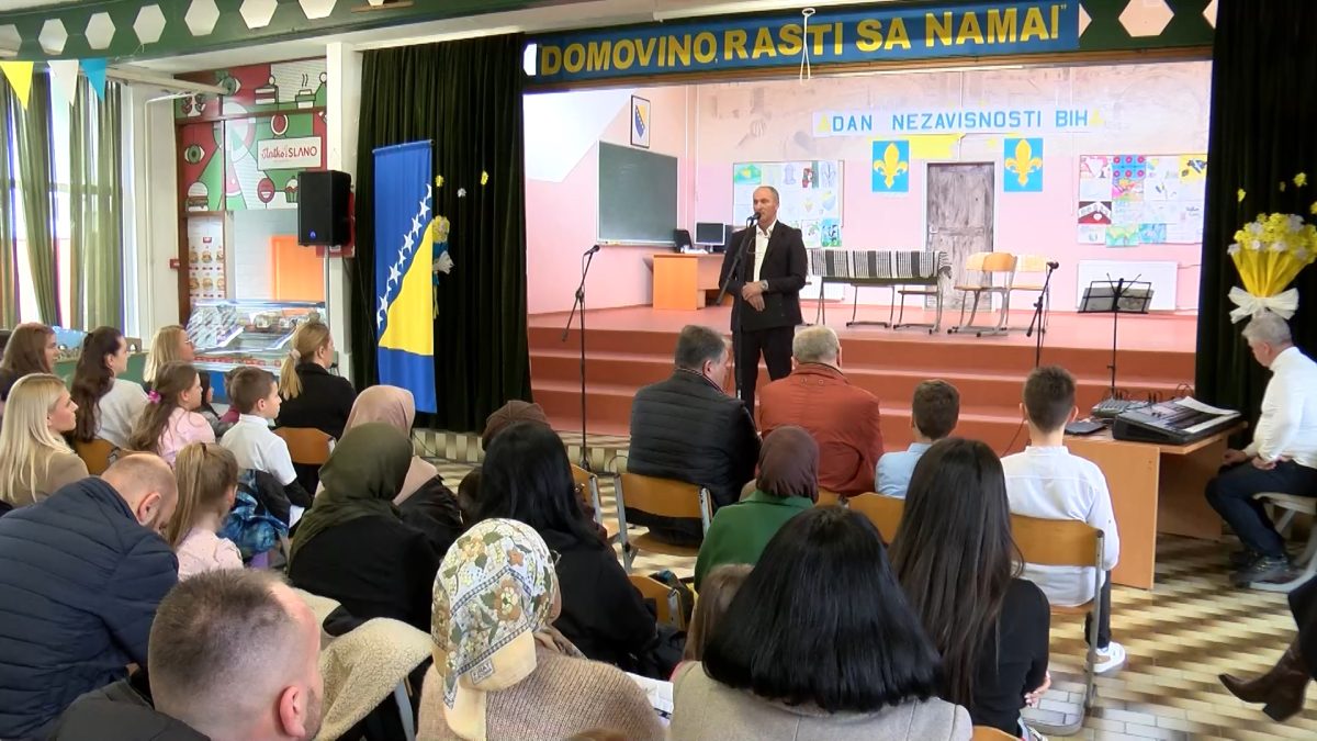 U OŠ „IZET ŠABIĆ“ UPRILIČENA PRIREDBA POVODOM OBILJEŽAVANJA DANA NEZAVISNOSTI BIH
