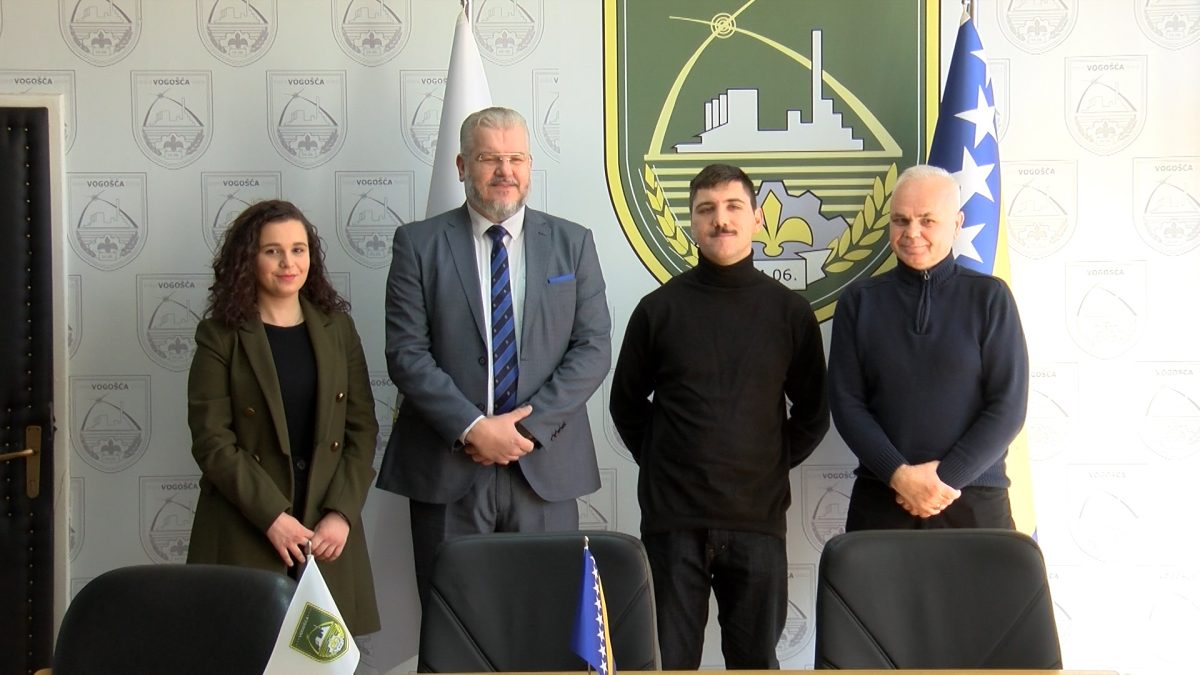 OPĆINSKI NAČELNIK SASTAO SE SA DOBITNICIMA ZLATNIH I SREBRNIH ZNAČKI UNIVERZITETA U SARAJEVU