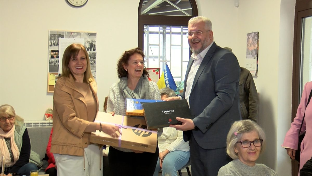 URUČENA DONACIJA CENTRU ZA ZDRAVO STARENJE VOGOŠĆA