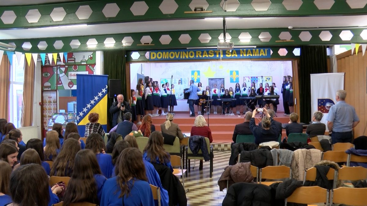 OŠ „MIRSAD PRNJAVORAC“ POBJEDNIK REVIJE KULTURNO-UMJETNIČKOG STVARALAŠTVA UČENIKA OSNOVNIH ŠKOLA