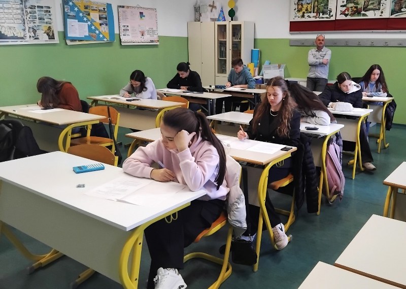 HAMDI MEHMEDOVSKI I ESMA HASIĆ NAJBOLJI NA TAKMIČENJU IZ FIZIKE