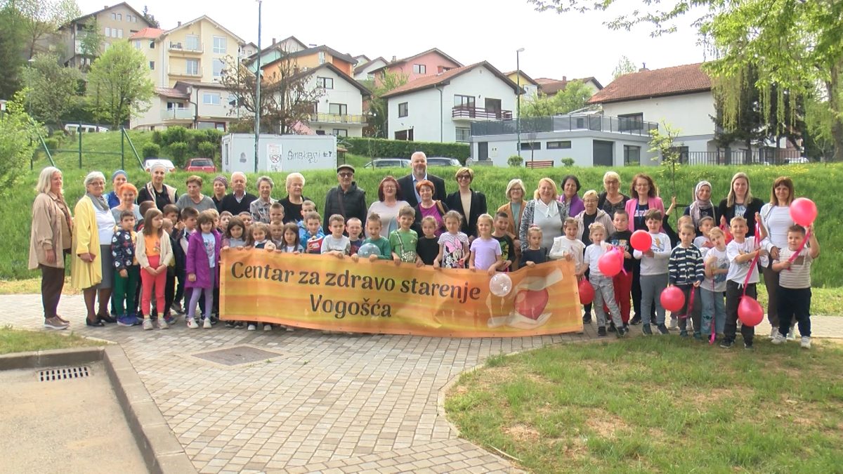 U CENTRU ZA ZDRAVO STARENJE ORGANIZOVANA EKO AKCIJA “„DRVO PRIJATELJSTVA: OD DJETINJSTVA DO ZRELOSTI“