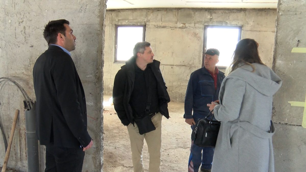 DIREKTOR MEMORIJALNOG CENTRA SARAJEVO AHMED KULANIĆ OBIŠAO RADOVE KOJI SE IZVODE NA PROSTORU NEKADAŠNJEG PANSIONA “KON-TIKI” U VOGOŠĆI