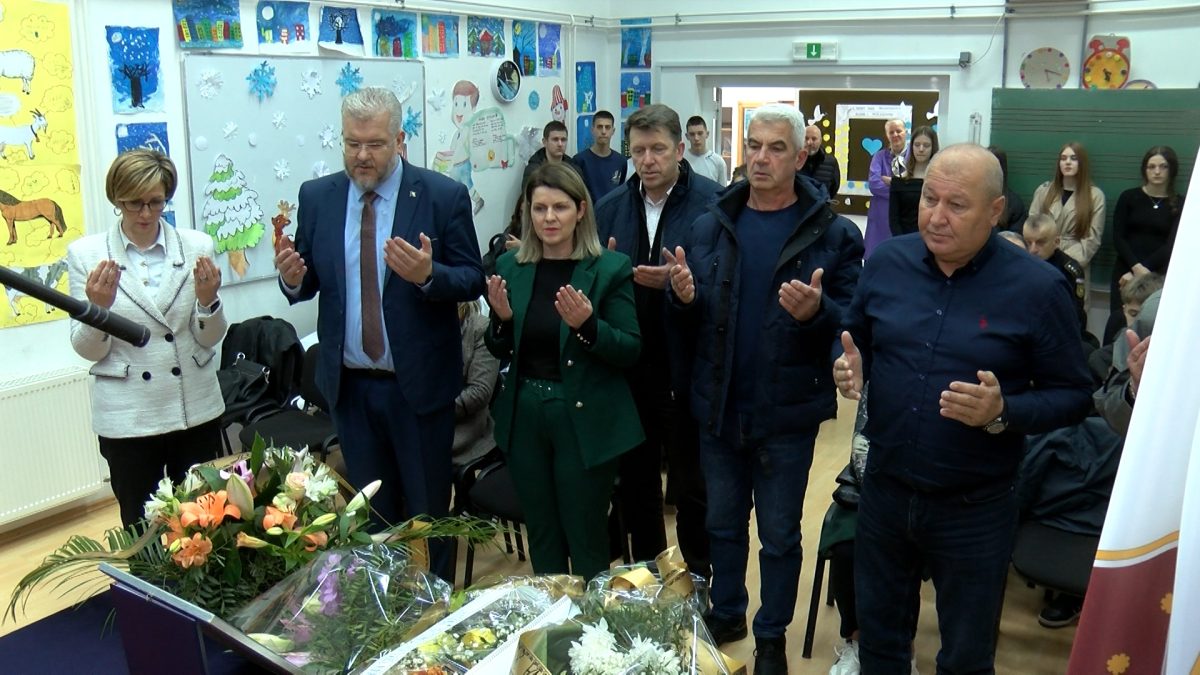 OBILJEŽENA 33. GODIŠNJICA SPECIJALNE JEDINICE MUP-a RBiH, ODREDA POLICIJE „BOSNA“ U OŠ „MIRSAD PRNJAVORAC“