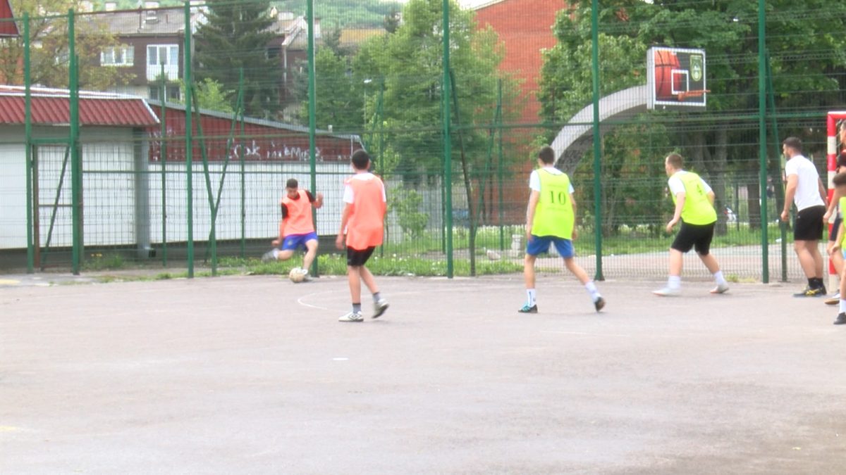 MATURANTI OŠ „MIRSAD PRNJAVORAC“ POKAZALI SVOJU HUMANOST