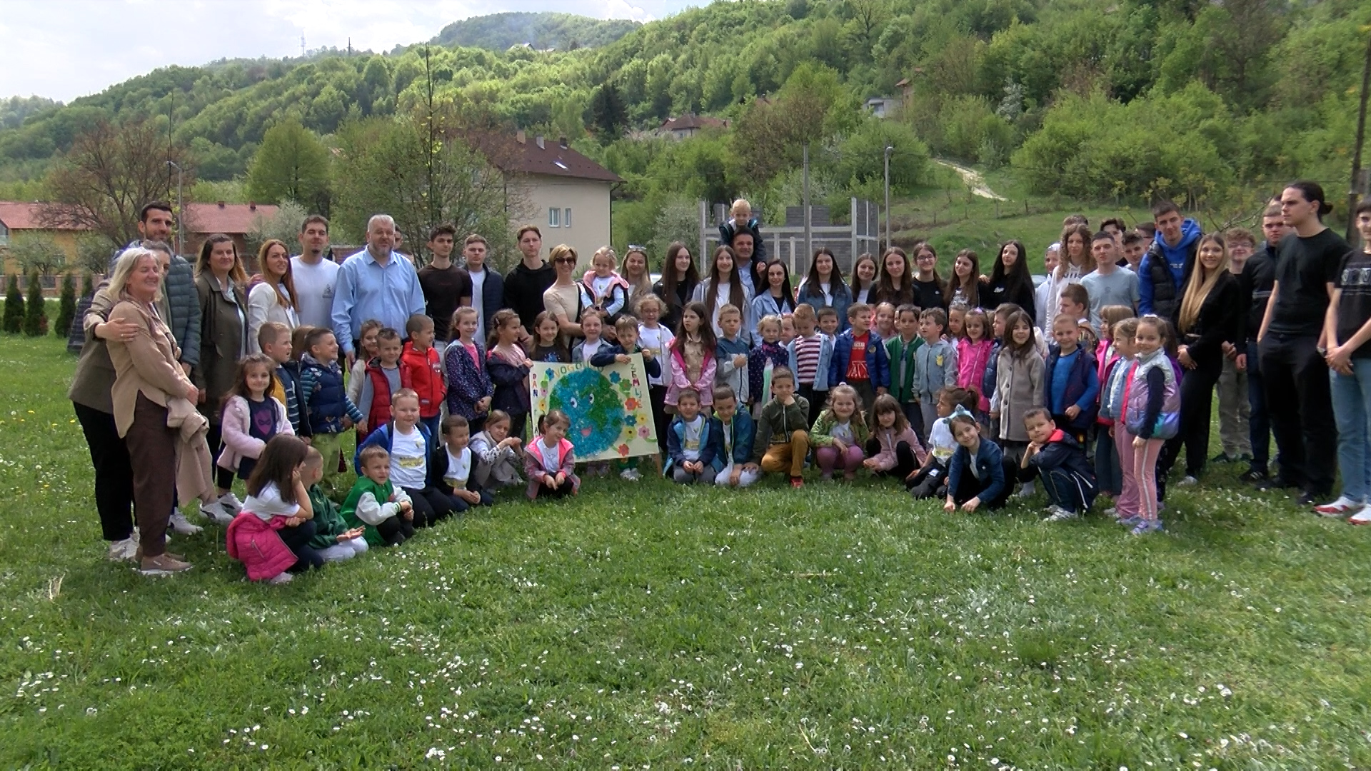 OBILJEŽEN DAN PLANETE ZEMLJE: ODRŽANA EKO AKCIJA „RUKA U RUCI ZA ZELENO SUTRA“