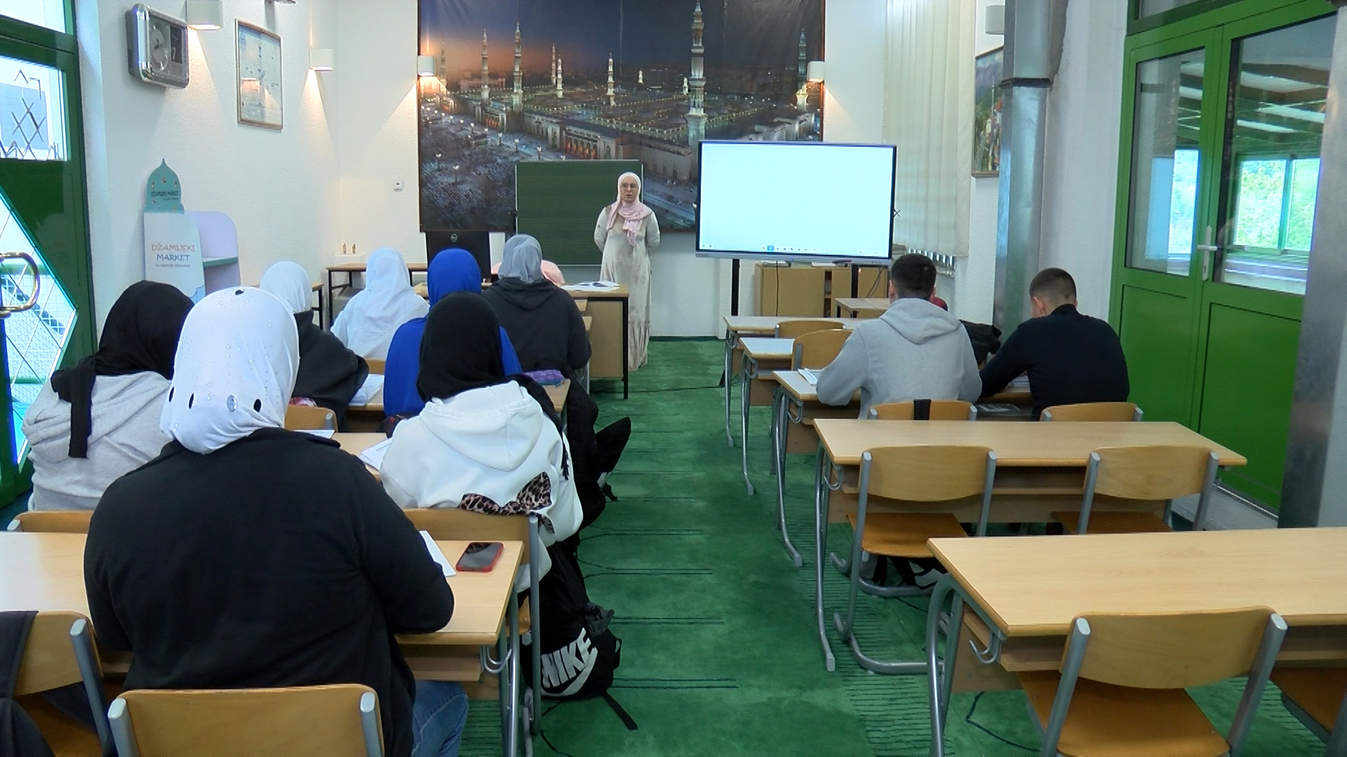 ZA UČENIKE DEVETIH RAZREDA U DŽEMATU KOBILJA GLAVA POČELA PRIPREMNA NASTAVA