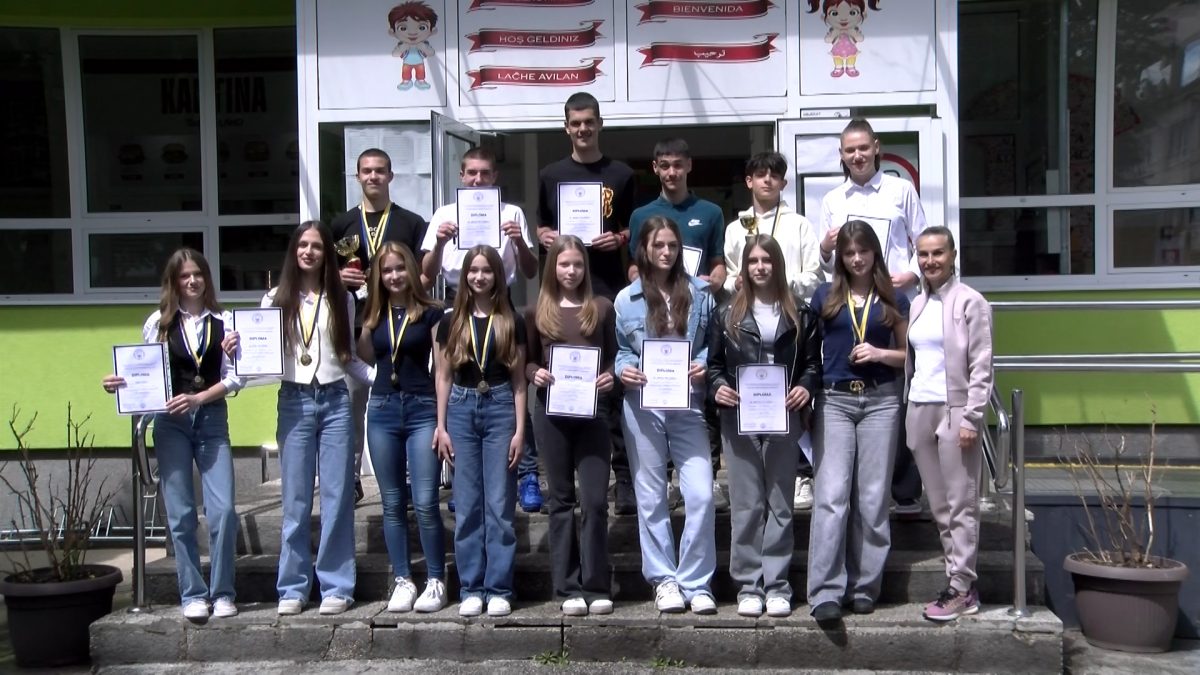UČENICI VOGOŠĆANSKIH OSNOVNIH ŠKOLA NA ATLETSKOM KUPU KS OSVOJILI PRVA MJESTA I ZLATNE MEDALJE