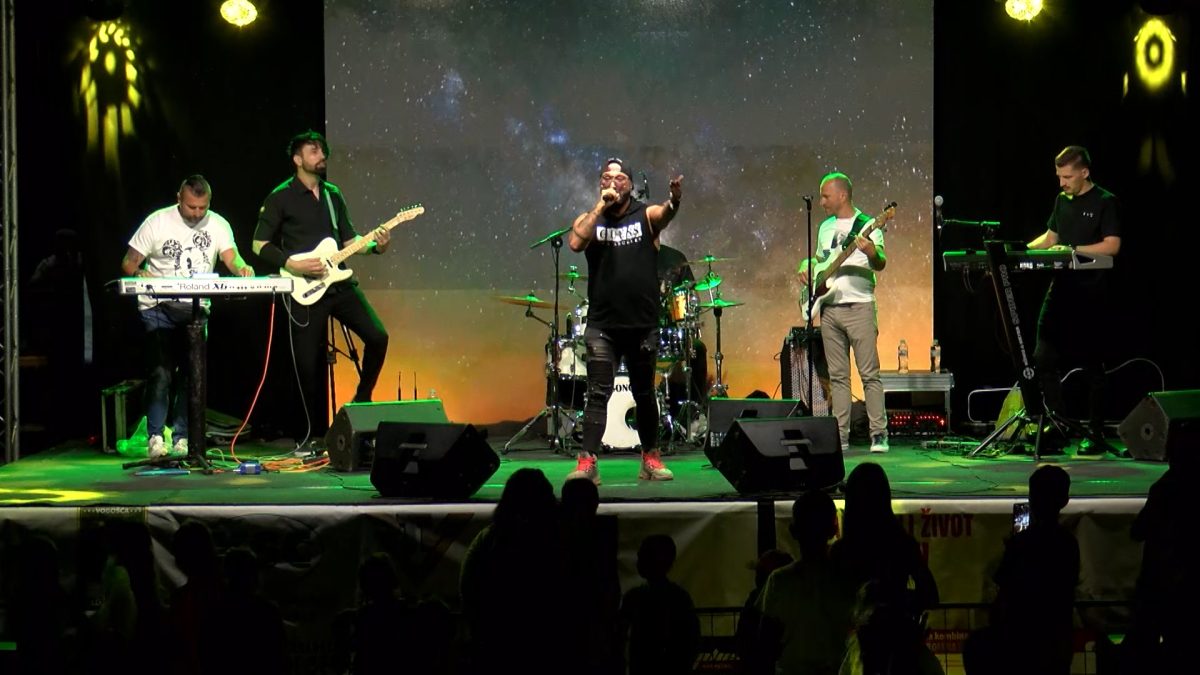 GRUPA ALMIR M & TRIBUN BAND PREDSTAVILA SE VOGOŠĆANSKOJ PUBLICI