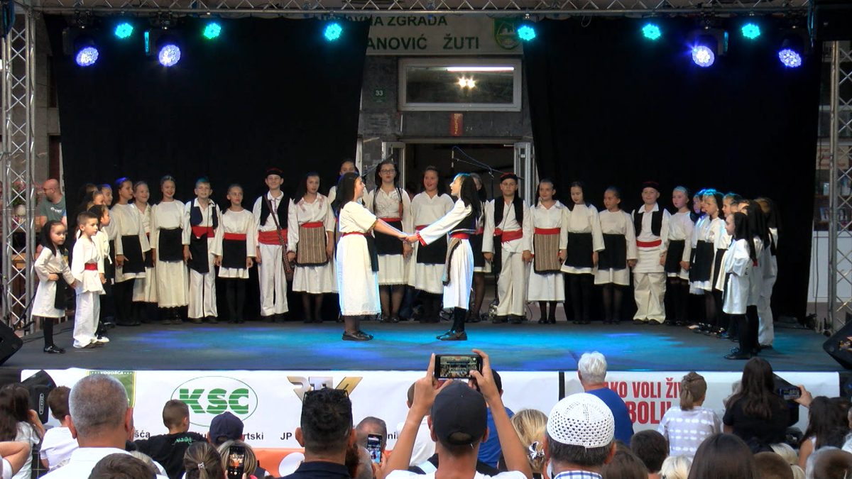 U OKVIRU MANIFESTACIJE „VOGOŠĆANSKI DANI 2025“ UPRILIČENO VEČE FOLKLORA