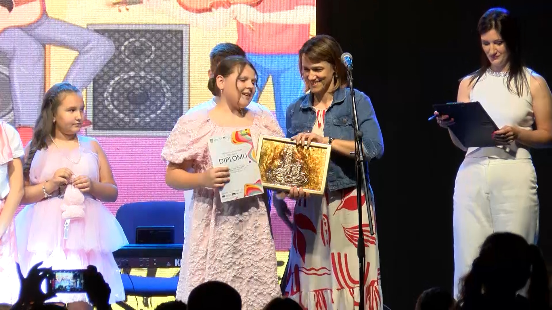 NAĐA LAGUMDŽIJA I ISHAK TANDIROVIĆ PROGLAŠENI NABOLJIM TAKMIČARIMA FINALNE VEČERI  „DJECA PJEVAJU HITOVE“