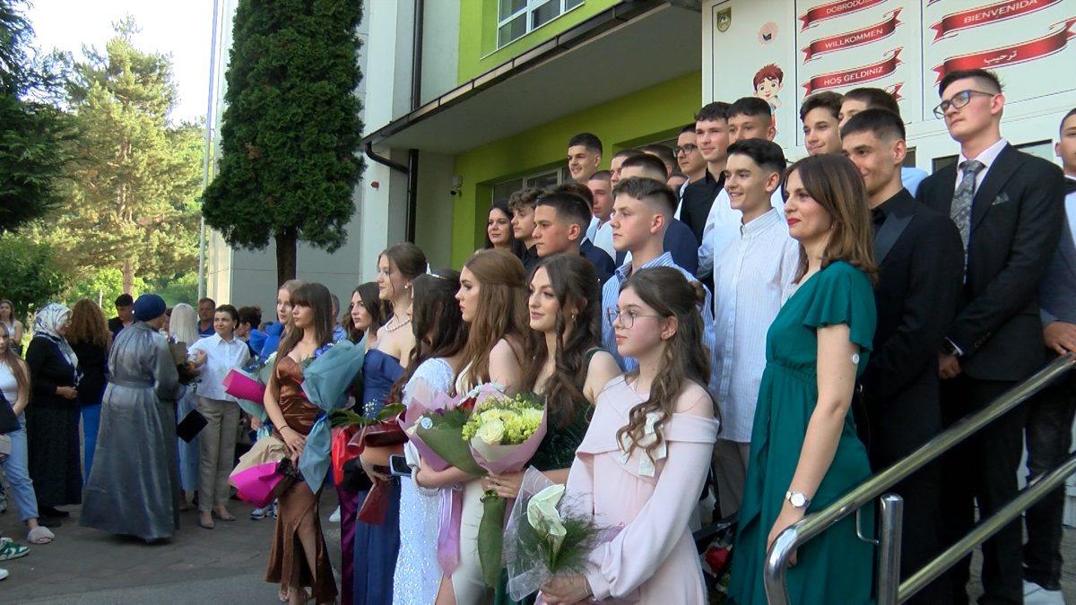 U OŠ „MIRSAD PRNJAVORAC“ ISPRATILI JOŠ JEDNU GENERACIJU MATURANATA