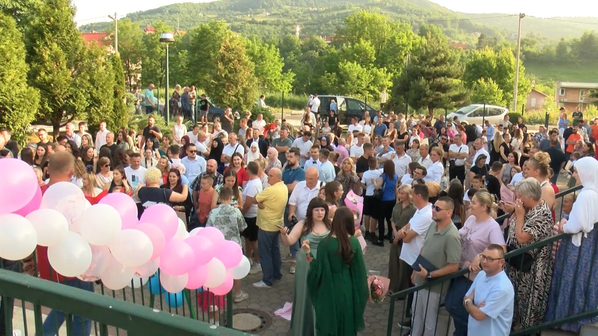 MATURANTI OŠ “IZET ŠABIĆ” UŽIVALI U MATURSKOJ VEČERI