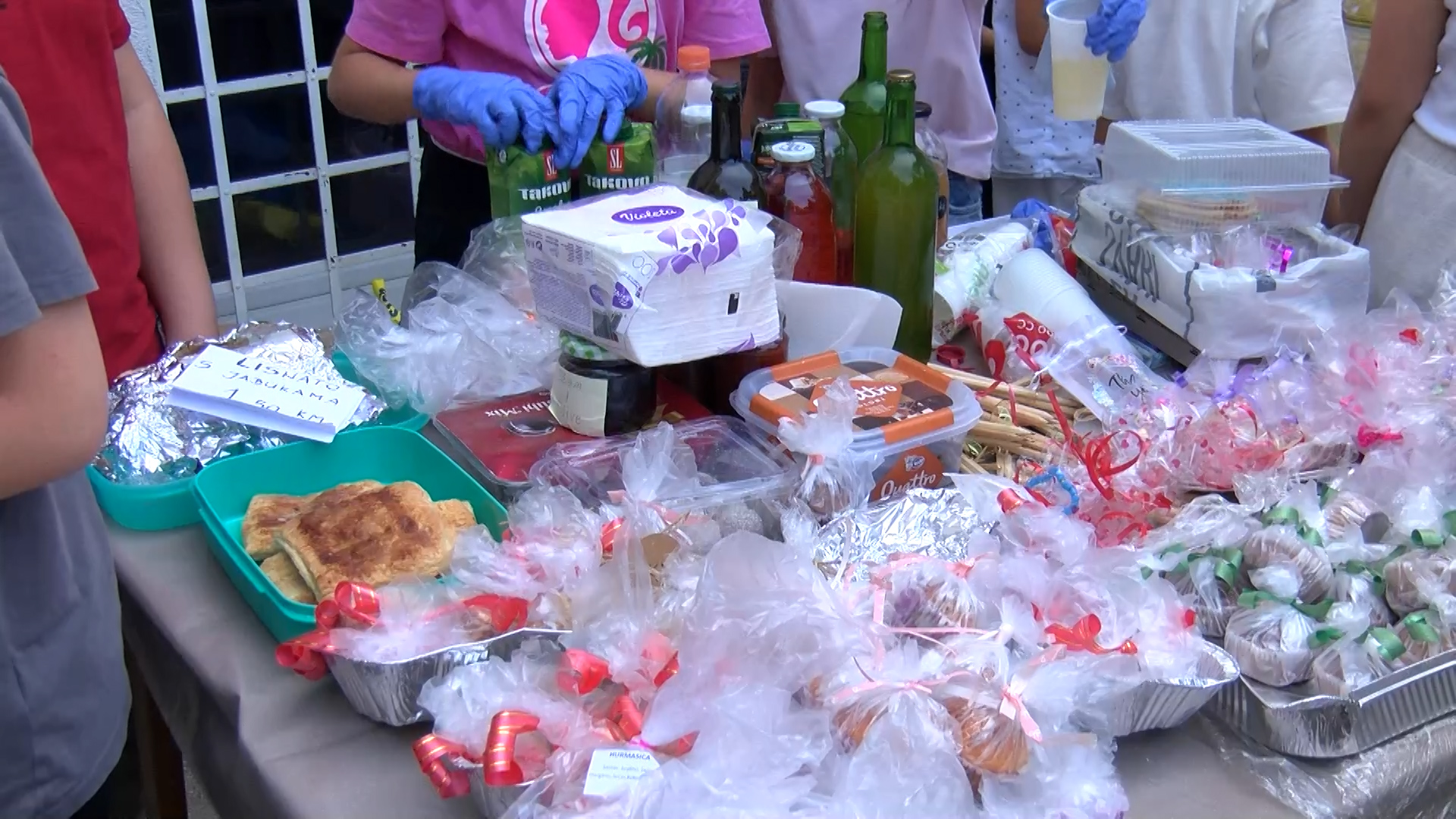 U OSNOVNOJ ŠKOLI „MIRSAD PRNJAVORAC“ ODRŽAN BAZAR „PODUZETNIK MOGU BITI JA“